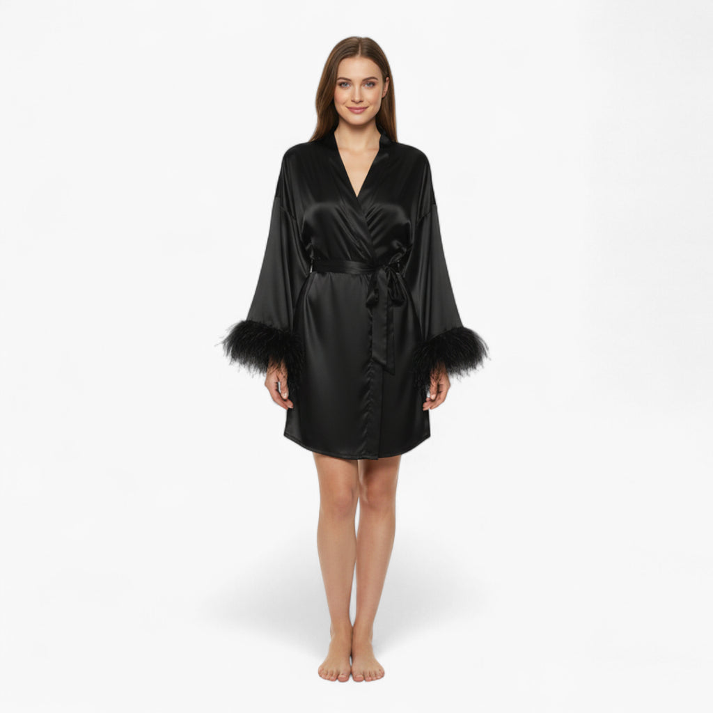 Peignoir Femme Satin – Noir à Manches Plumes Élégantes